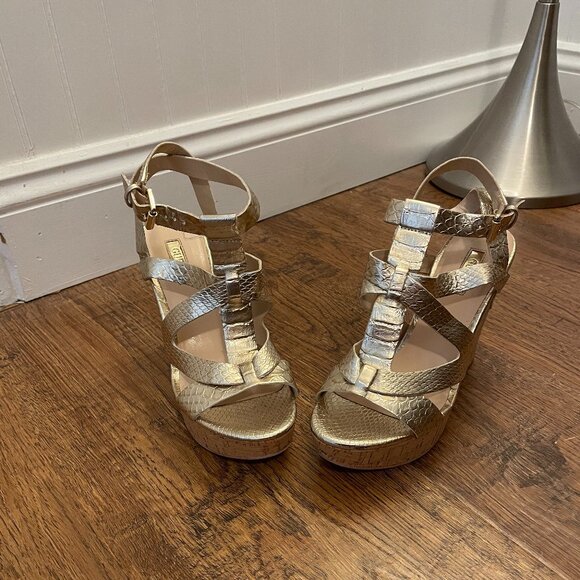 Guess Women's Strappy Wedge Sandals sz 7 gold woven sandal with cork wedge used - Picture 1 of 5